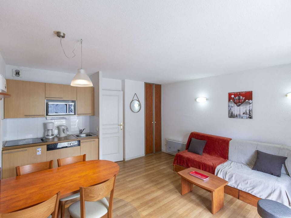Studio cabine, piscine couverte et fitness, parking, proche pistes, calme, terrasse exposée sud - FR-1-404-302 Cabin in Aragon