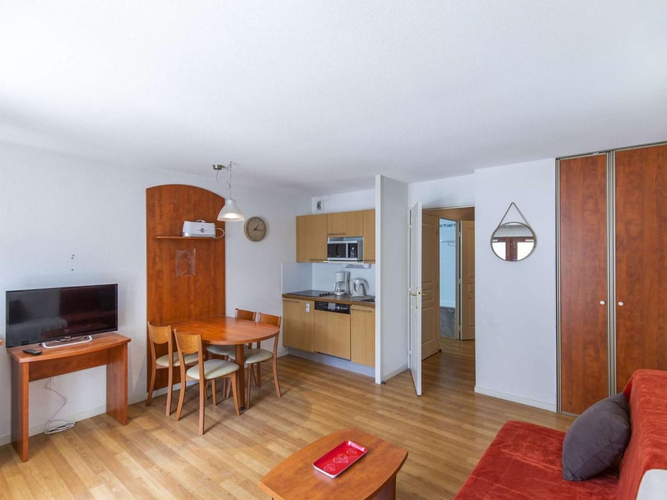 Studio cabine, piscine couverte et fitness, parking, proche pistes, calme, terrasse exposée sud - FR-1-404-302 Cabin in Aragon