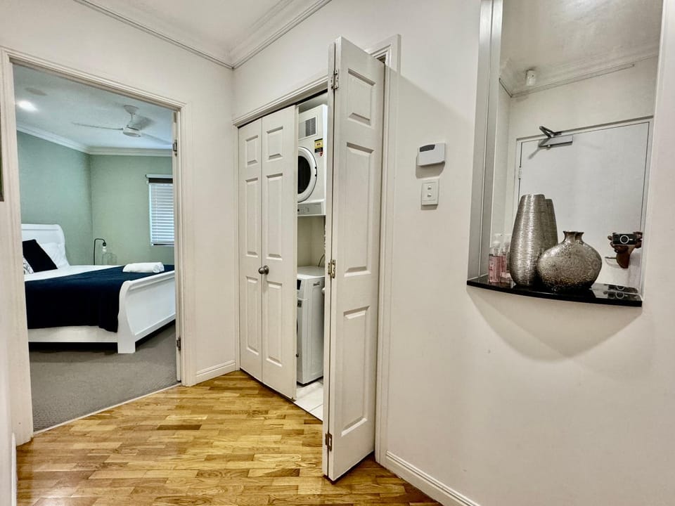 Bedroom, laundry