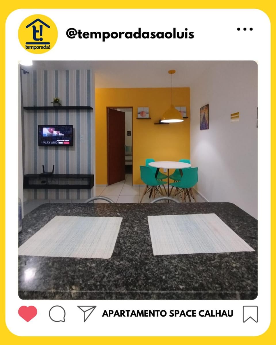 Communal lounge/ TV room, TV and multimedia, Evening entertainment, Text overlay
