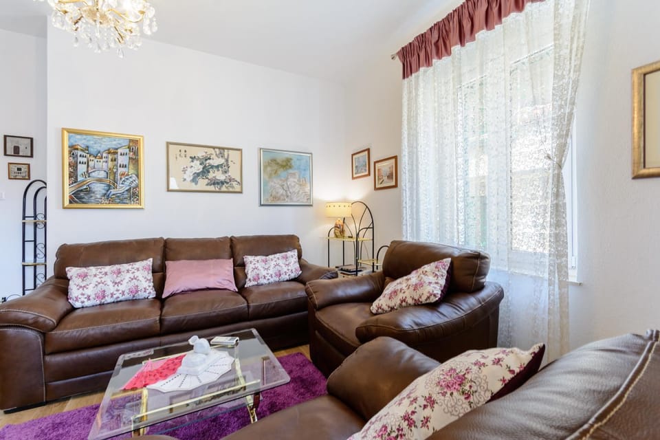 Bird lamp luxury apartment Bačvice, Split Apartment in Split