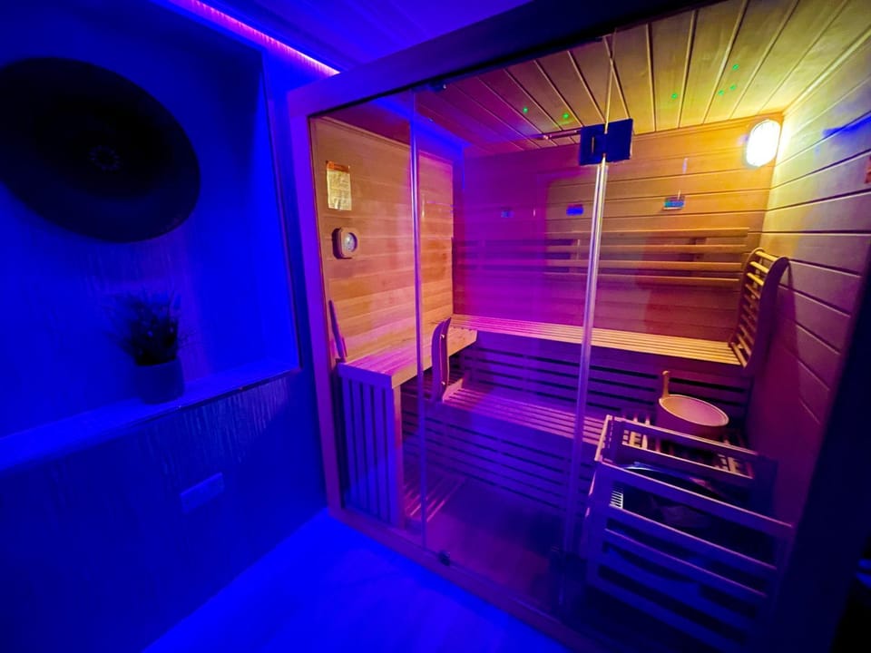 Golden Crown exclusive use spa venue Apartment in Scotland