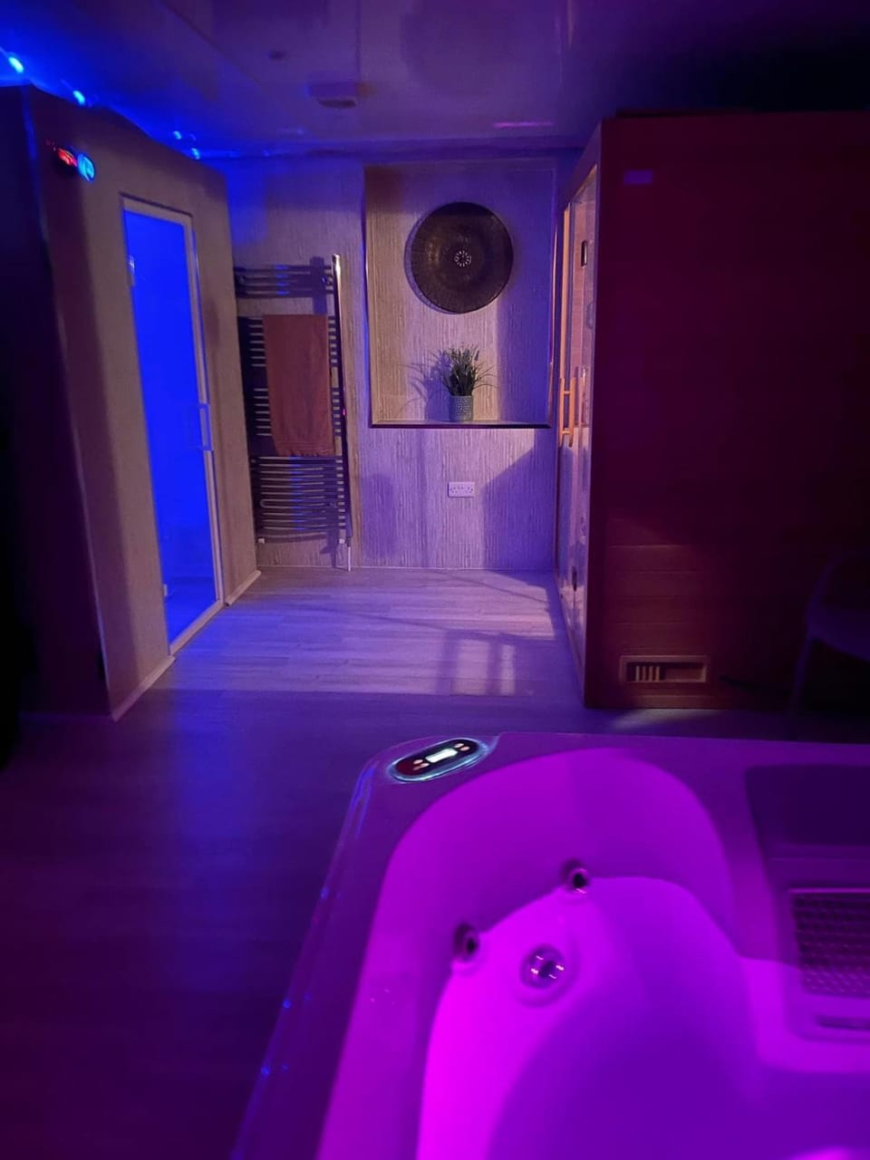 Hot Tub, Hot Tub, Spa and wellness centre/facilities