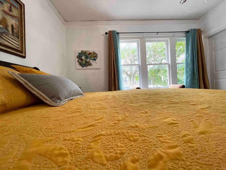 Comfy and Spacious Suite with Free Parking Vacation rental in Miami