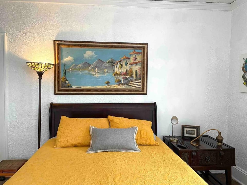 Comfy and Spacious Suite with Free Parking Vacation rental in Miami