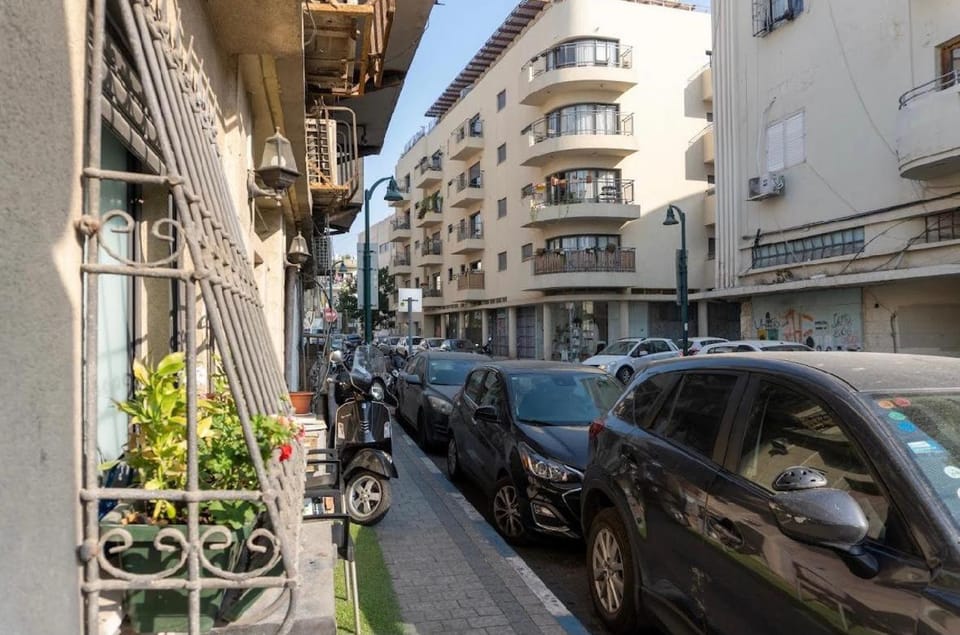 Property building, Neighbourhood