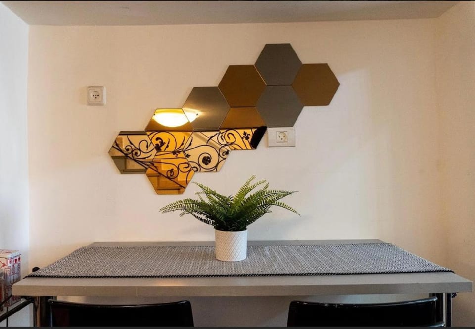 Decorative detail, Dining area