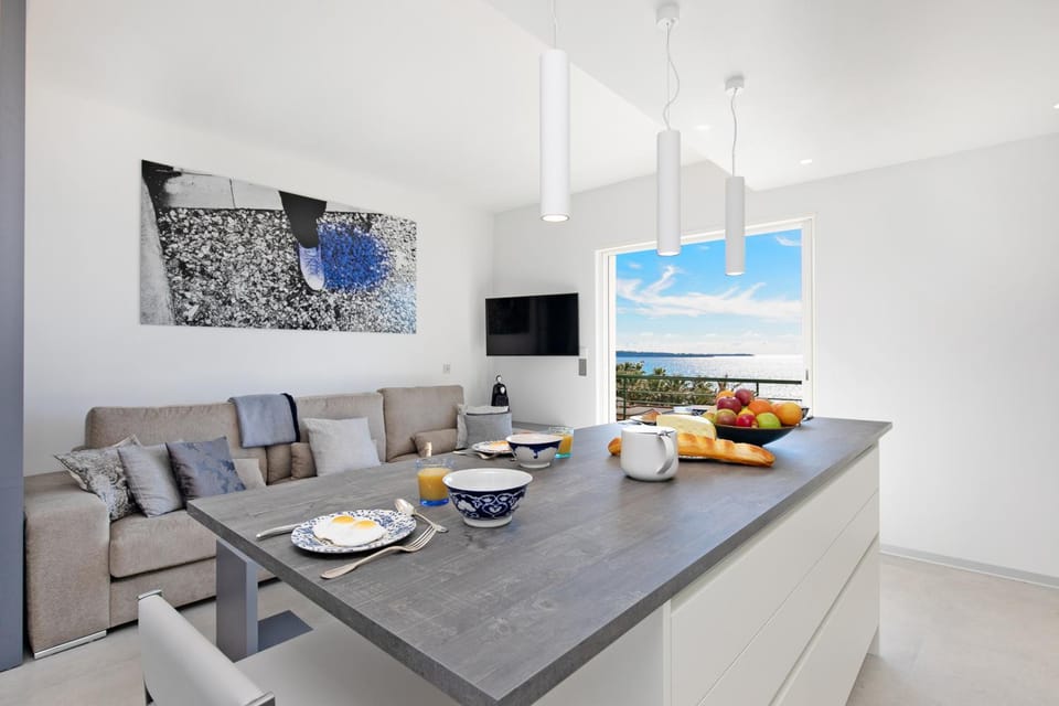 Blue Dreams YourHostHelper Apartment in Cannes