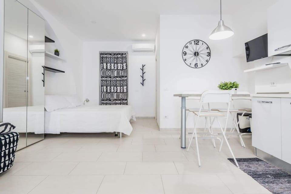 Black and White home Apartment in Catania