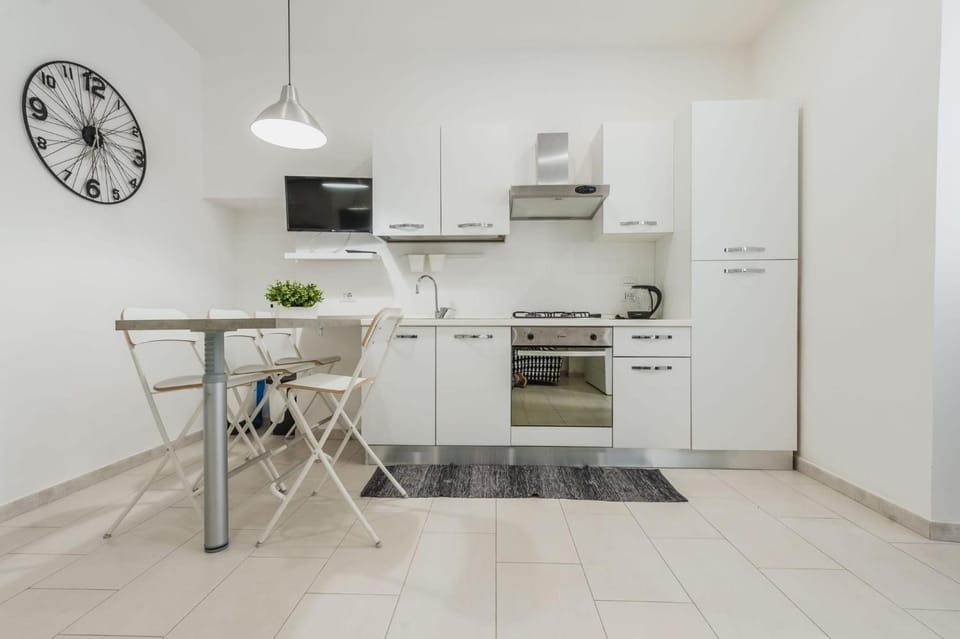 Black and White home Apartment in Catania