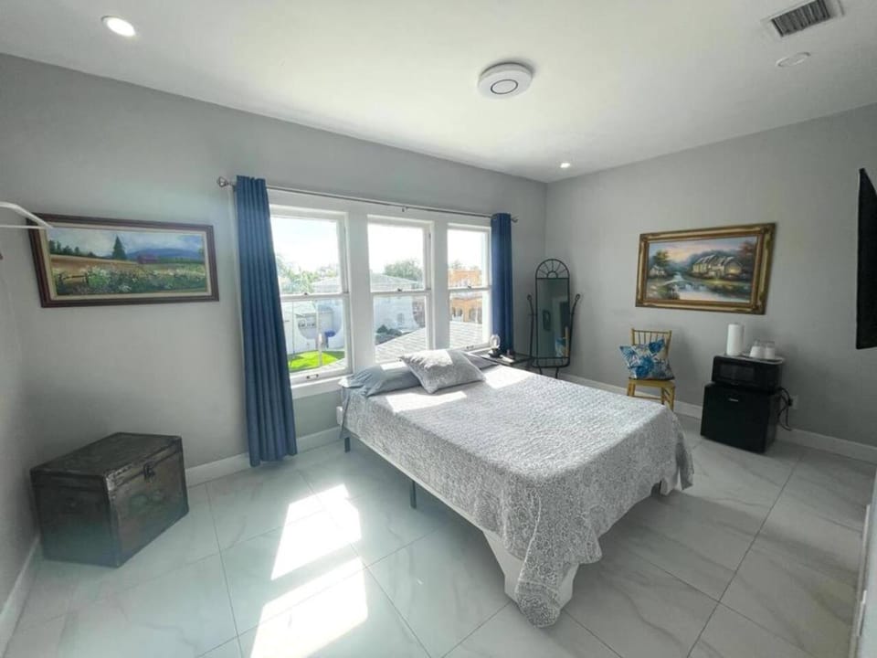 Sunny and Charming Suite next to MIA Vacation rental in Miami