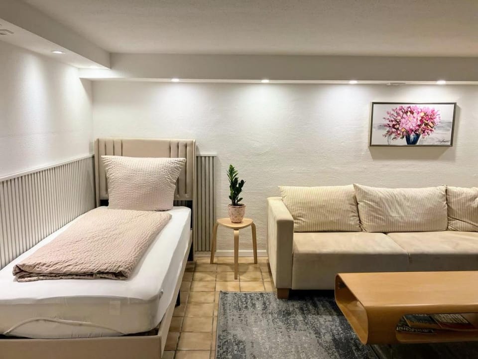 Bed, Living room