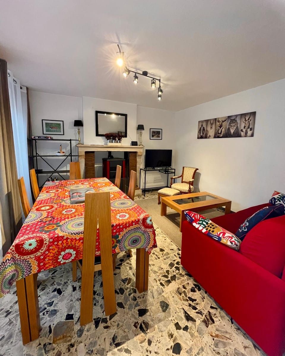 Living room, Seating area, Dining area