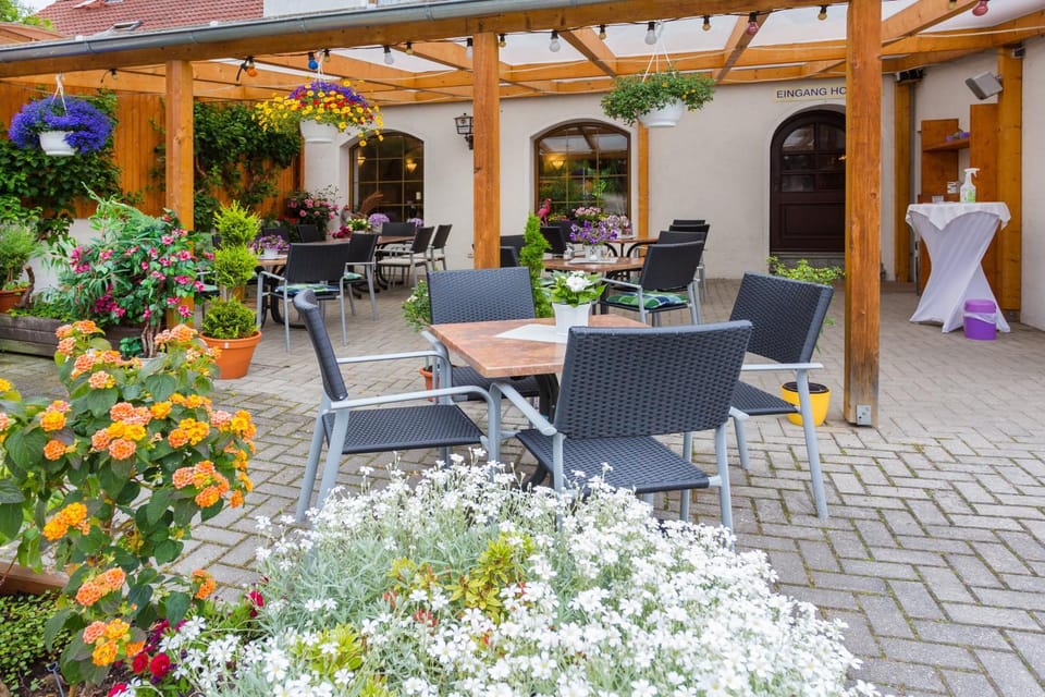 Patio, Restaurant/places to eat