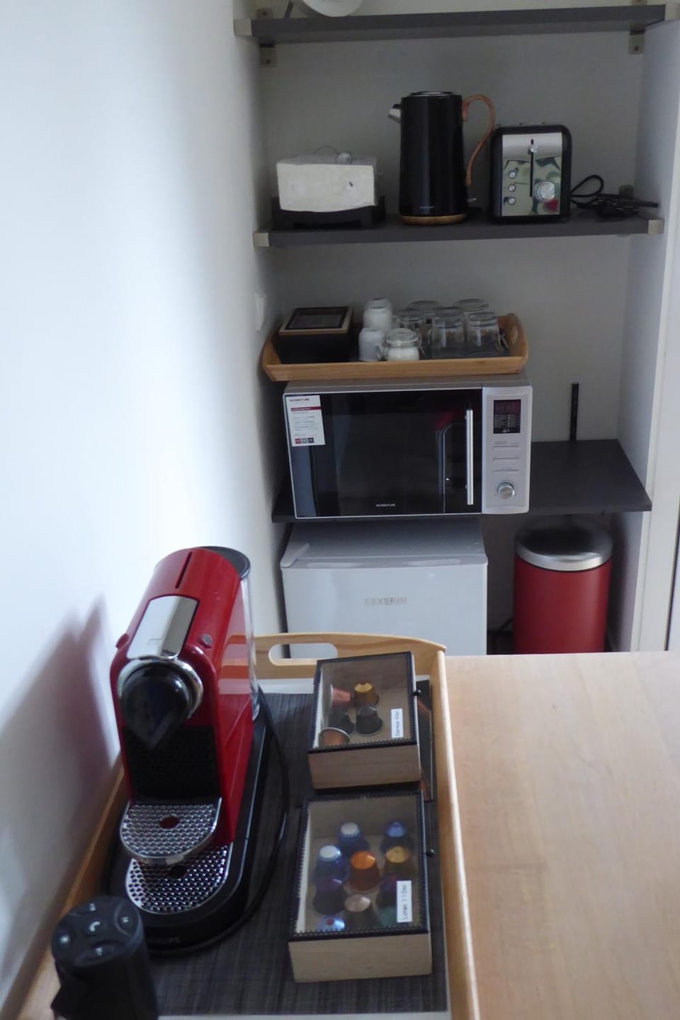 Kitchen or kitchenette, Food and drinks