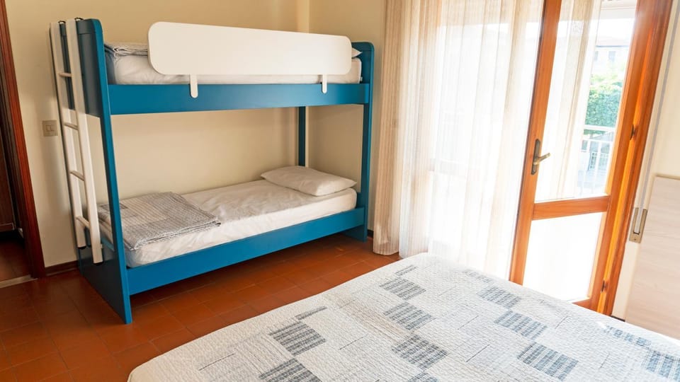 Bed, Photo of the whole room, Bedroom, bunk bed