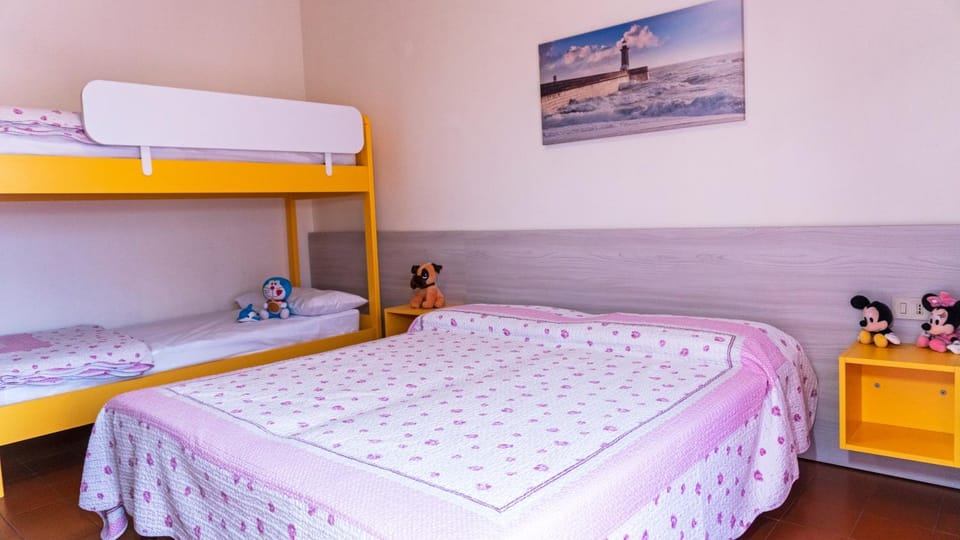 Bed, Photo of the whole room, Bedroom, bunk bed