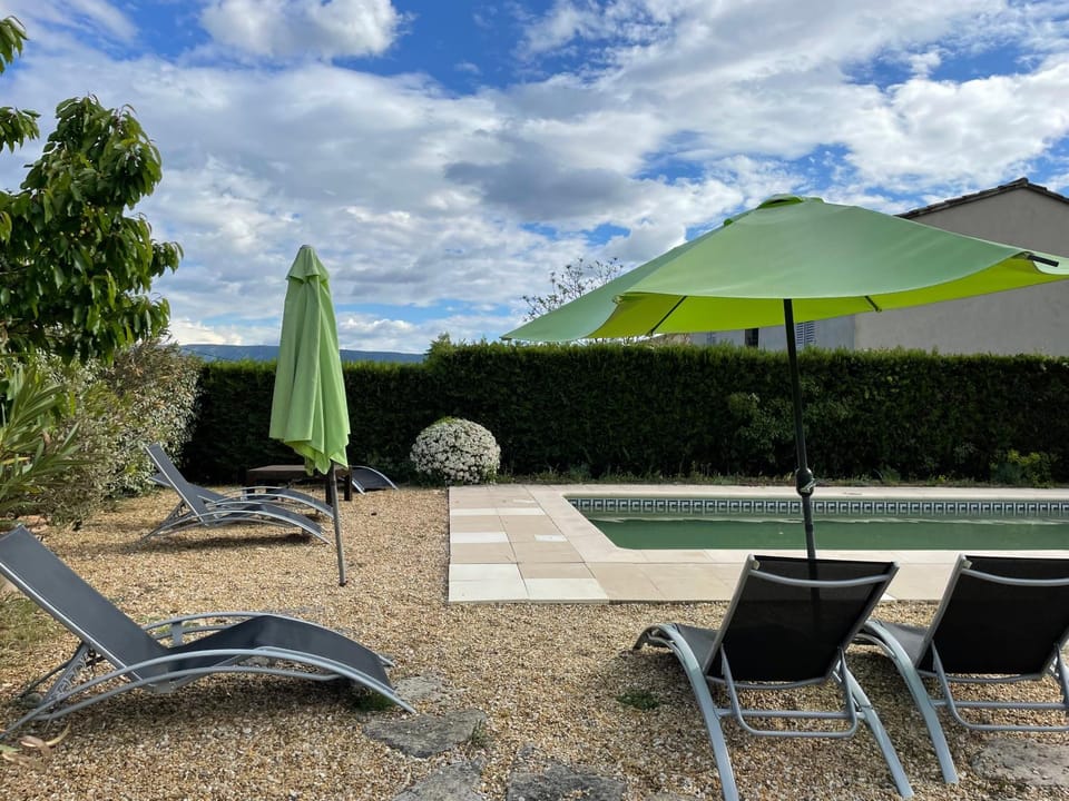 Swimming pool, sunbed