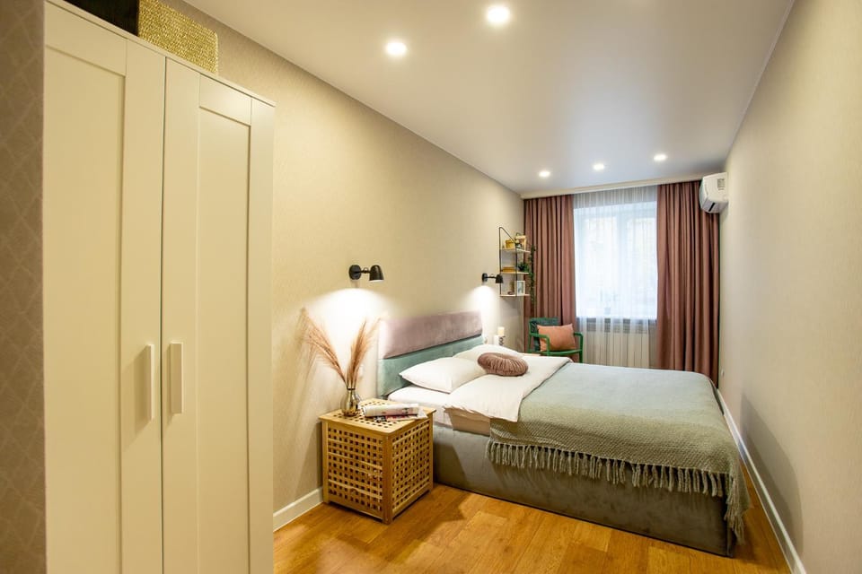 Bed, Photo of the whole room, Decorative detail, Bedroom