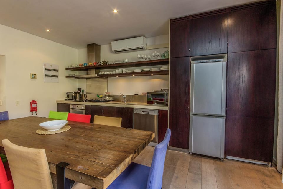 Dining area, kitchen