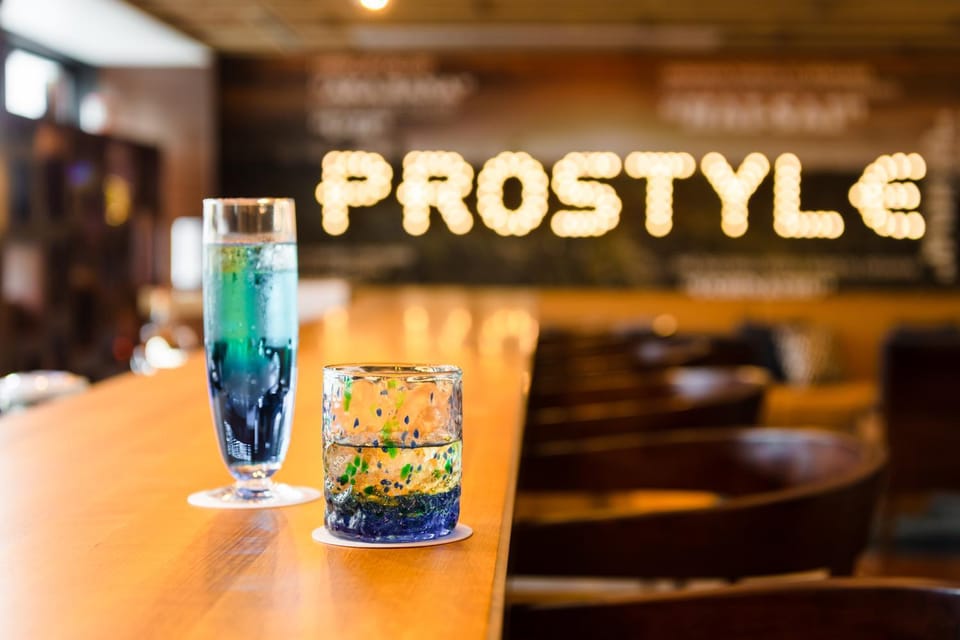 Restaurant/places to eat, Lounge or bar