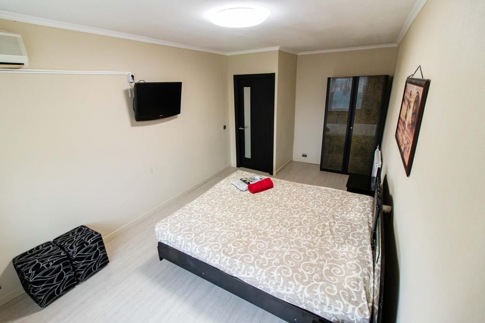 Bed, TV and multimedia, Bedroom, internet, internet, air conditioner