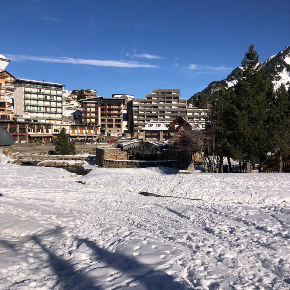 Duplex 8 couchages, au pied des pistes de la Mongie Apartment in Aragon