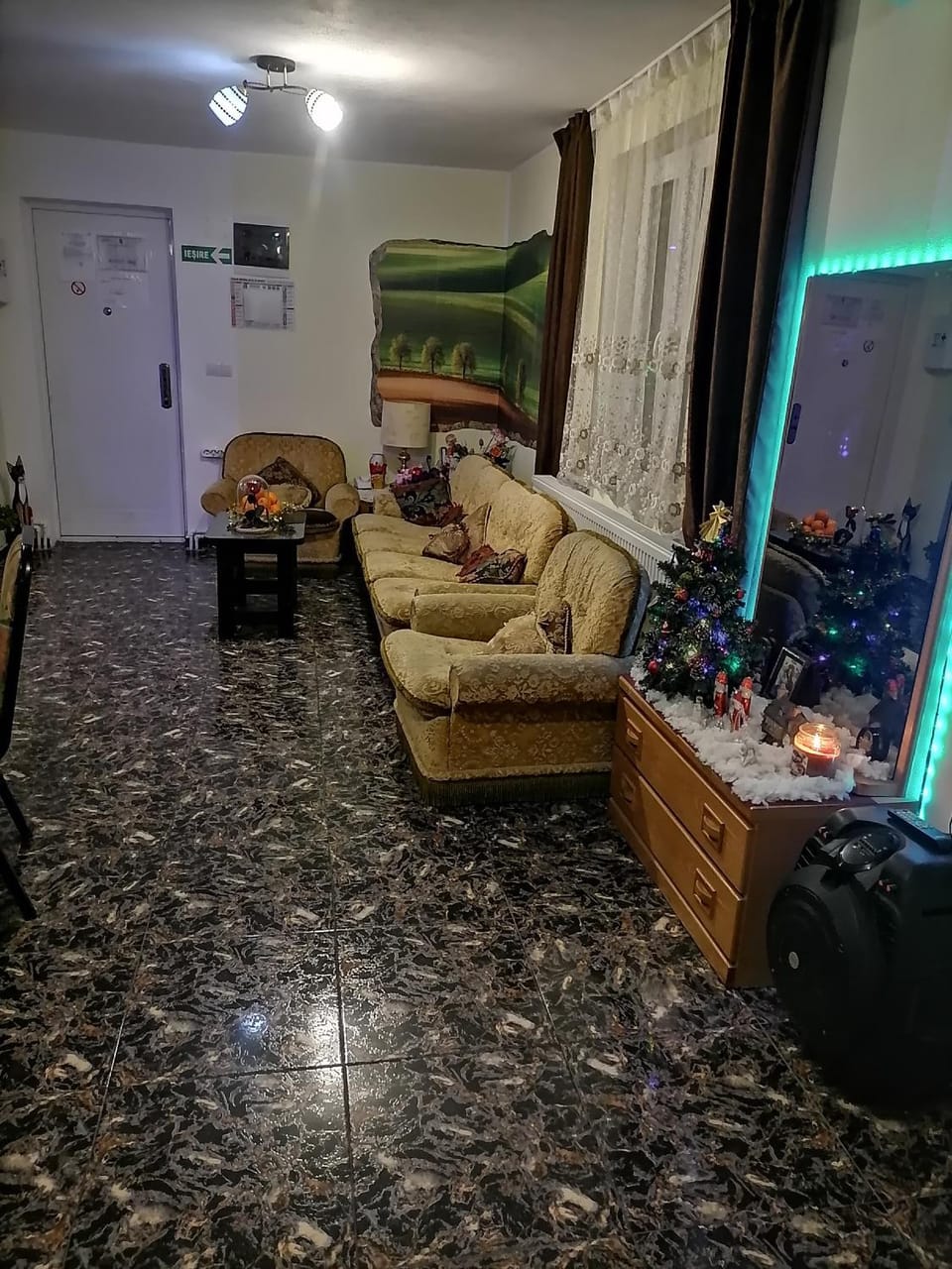 Seating area, Dining area