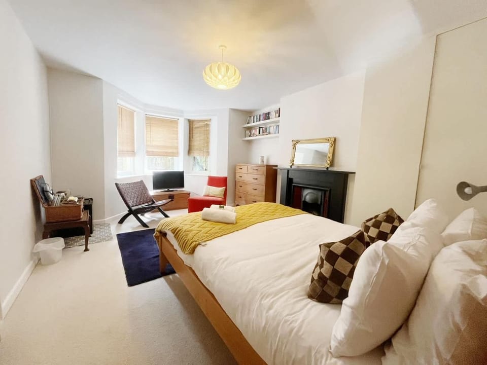 Unique & Homely Suite With Own Access House in Bristol