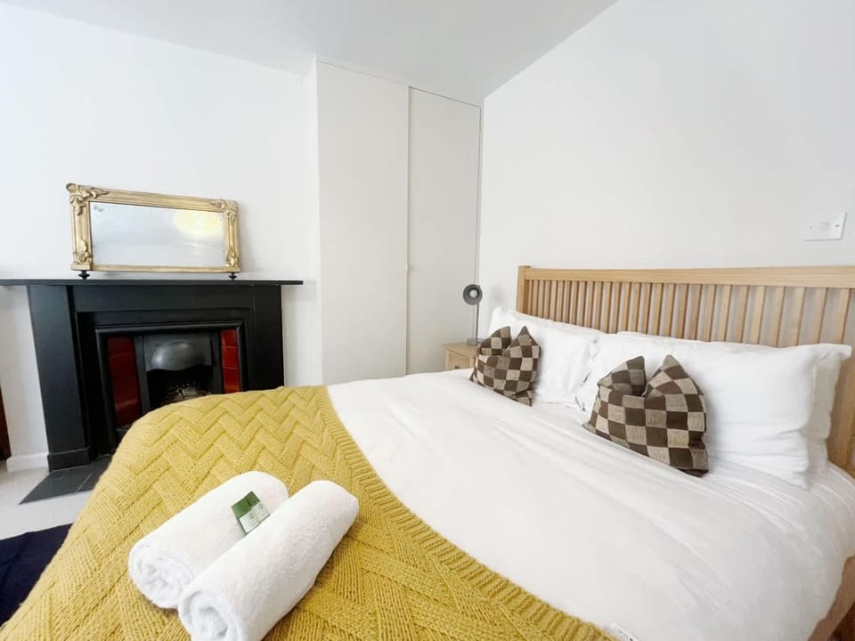 Unique & Homely Suite With Own Access House in Bristol