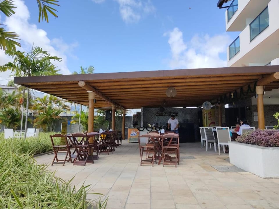 Restaurant/places to eat, Lounge or bar