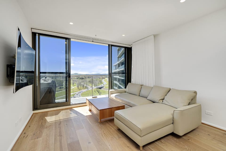 Modern 1-Bed Apartment With Parking, Pool and Gym Apartment in Canberra