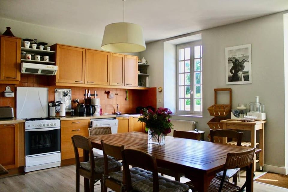 Kitchen or kitchenette, Dining area, dishwasher, minibar, pet friendly, stove, toaster