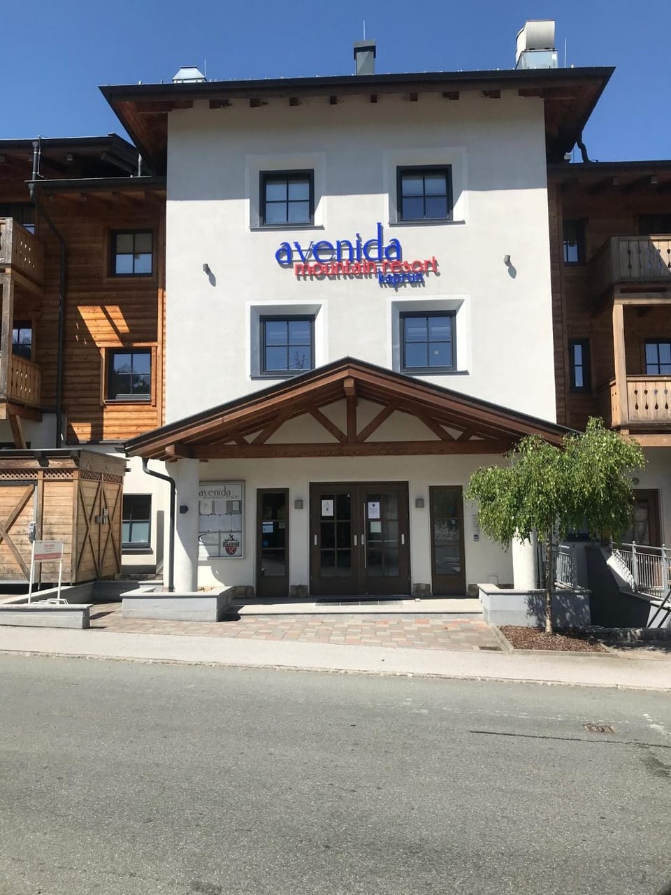 Facade/entrance