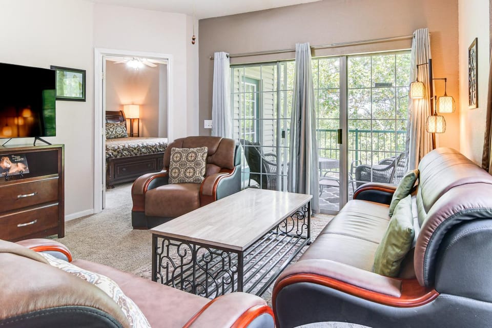 Cozy Resort Condo 5 Mi to Branson Landing! House in Ozark Mountains