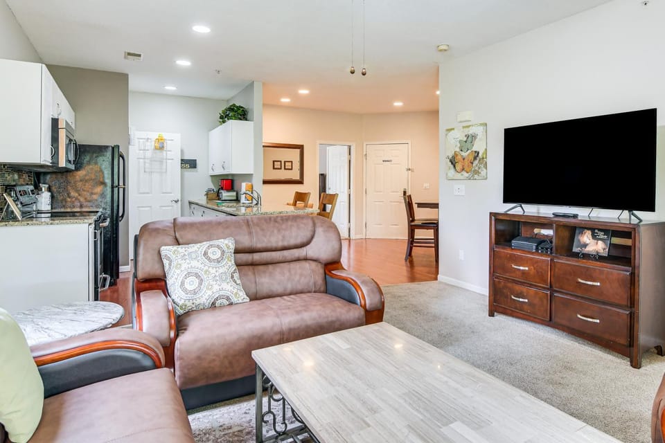 Cozy Resort Condo 5 Mi to Branson Landing! House in Ozark Mountains