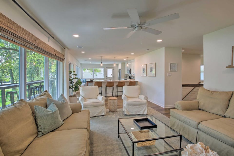 Deck, Fire Pit: Waterfront Lake Hamilton Home House in Piney