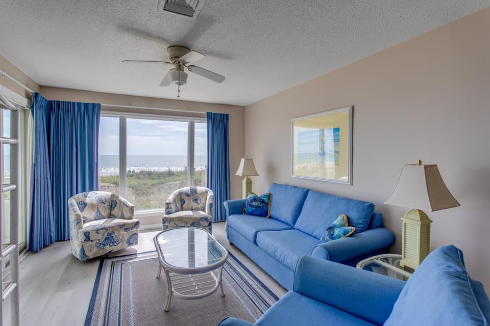 Oceanfront North Myrtle Beach Condo w/ Patio! House in North Myrtle Beach