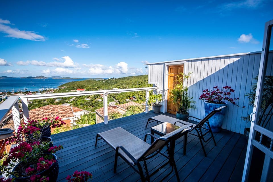 Beautiful Honeymoon Suite at Sunset Serenade Apartment in Cruz Bay