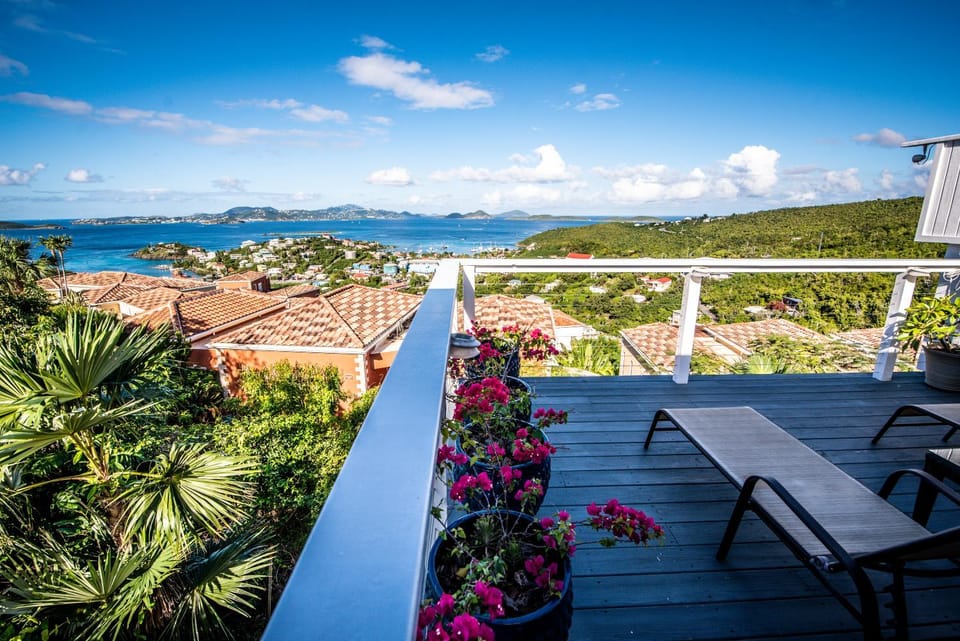 Beautiful Honeymoon Suite at Sunset Serenade Apartment in Cruz Bay