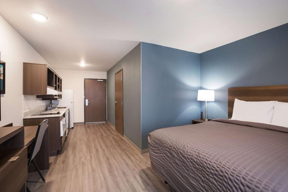 Bed, Kitchen or kitchenette, Photo of the whole room