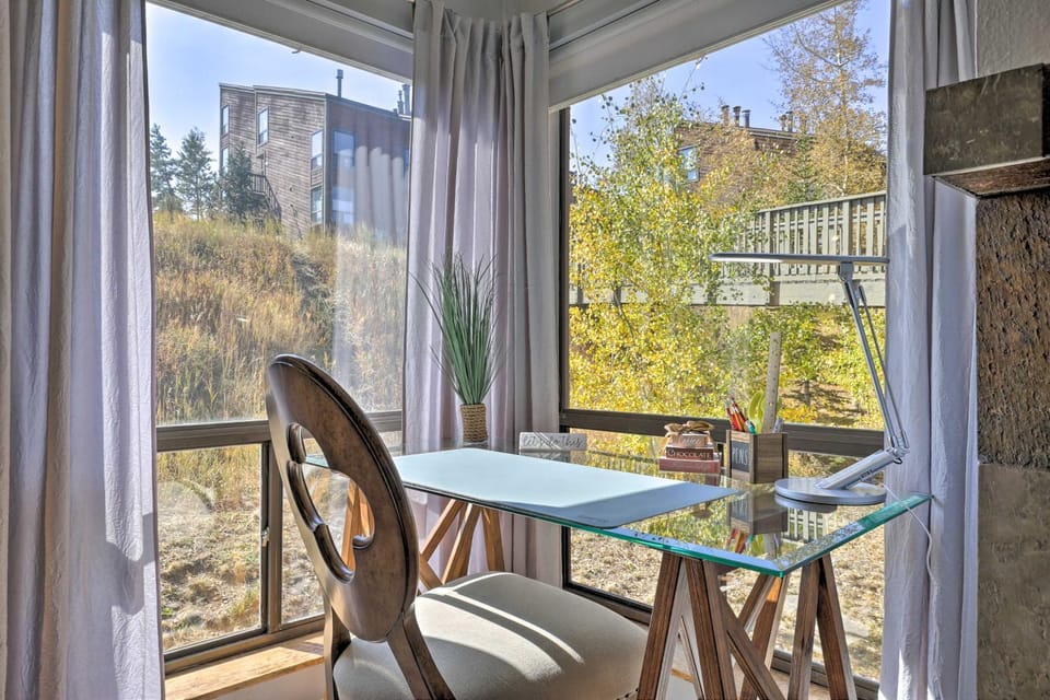Ski, Shred & Tube: Mtn-View Condo in Silverthrone! House in Wildernest