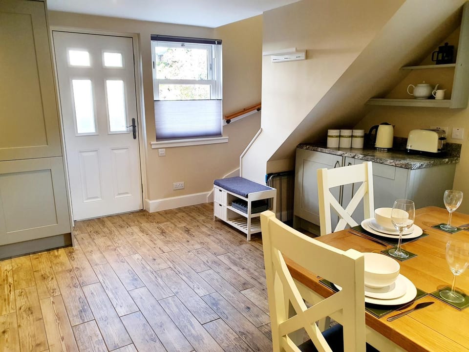 Facade/entrance, Kitchen or kitchenette