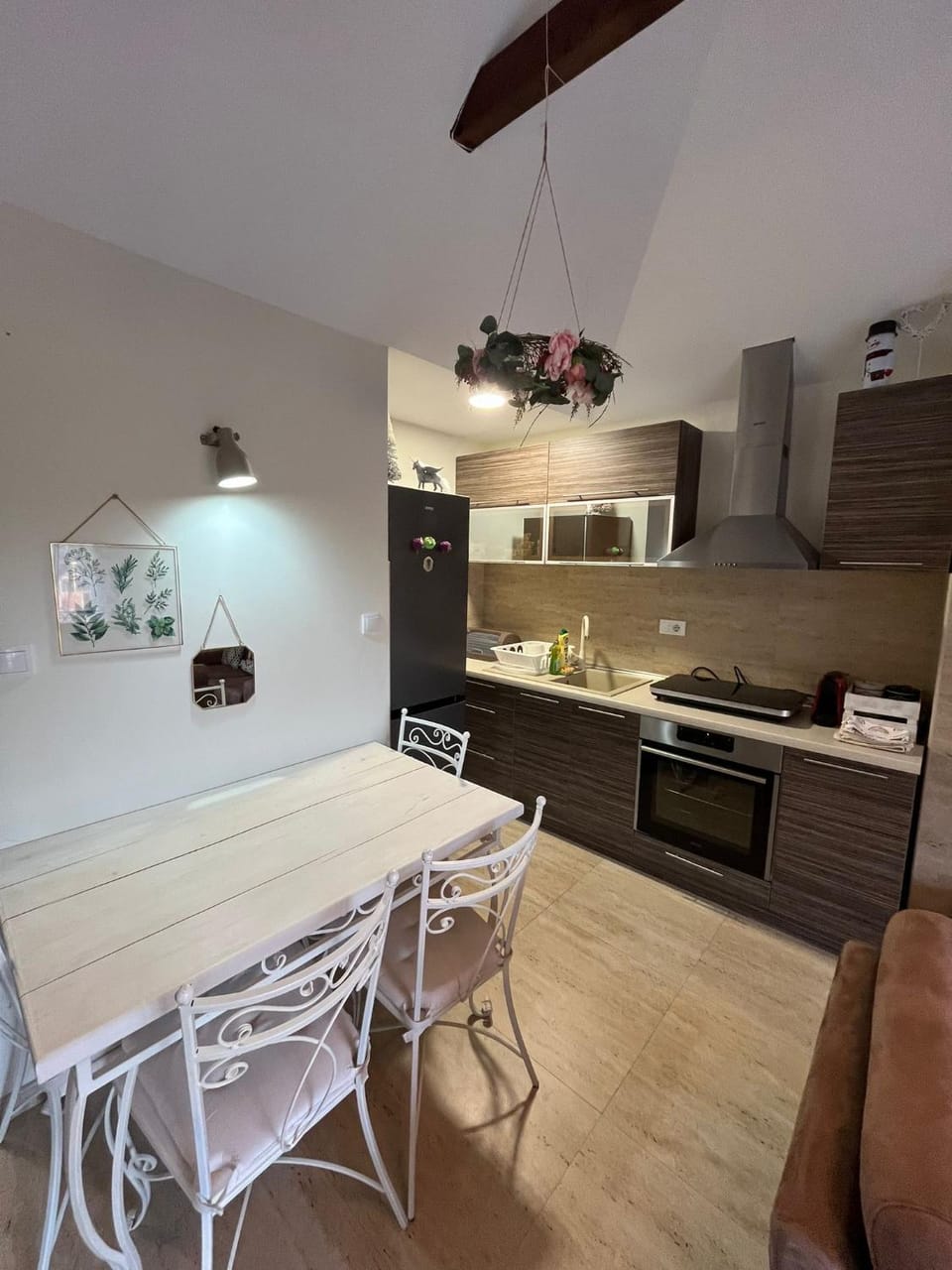 Dining area, kitchen