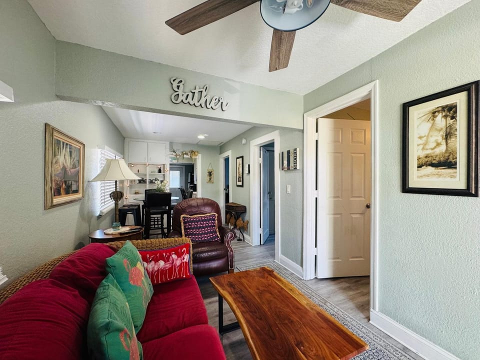 Labor Day Open! 3BR House Grill Firepit Lounging Dining Perfect Beach Getaway! House in Lake Worth