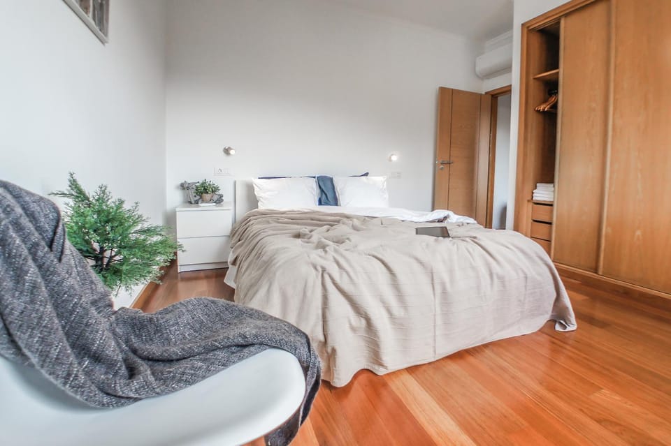 Bed, Decorative detail, Bedroom