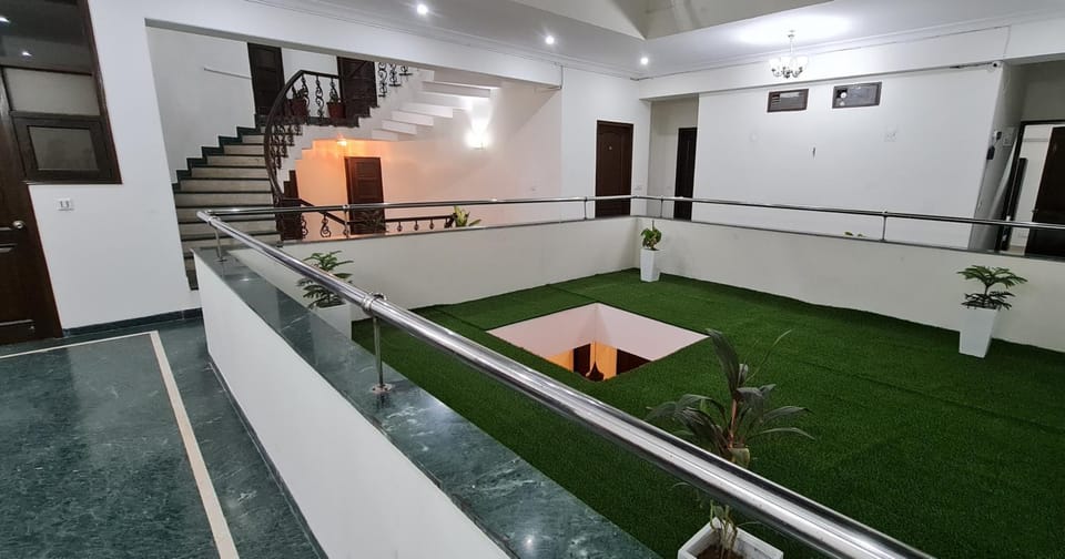 Nook Inn & Suites - MG ROAD METRO Hotel in Gurugram