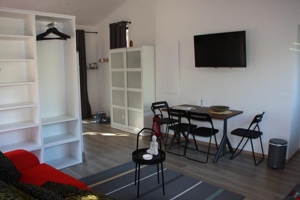 Logis au milieu des pins House in Le Puy-Sainte-Réparade