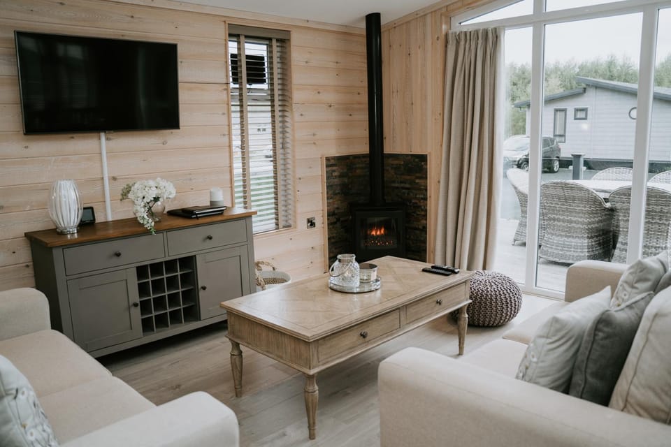 Casa Di Lusso - Stylish Hot Tub Lodge - Lincolnshire Retreat House in England