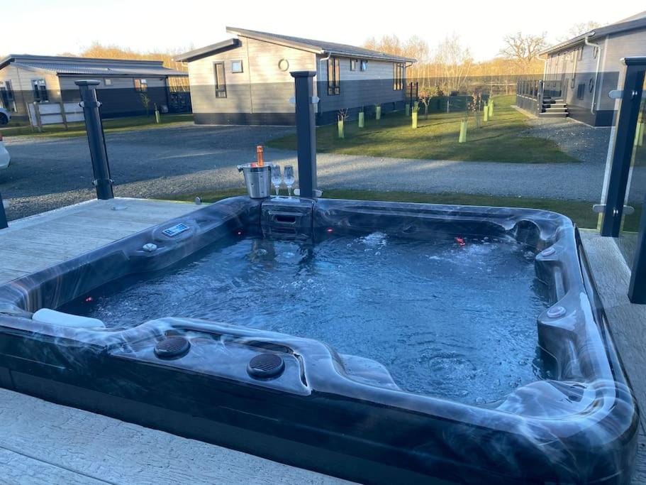 Casa Di Lusso - Stylish Hot Tub Lodge - Lincolnshire Retreat House in England